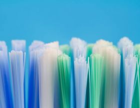 抗菌刷絲在不同溫度和濕度條件下的表現(xiàn)如何？